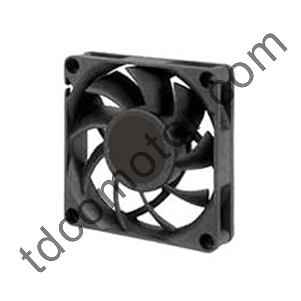Axiální ventilátor DC 70x70x15 YZ-7015D s kuličkovým ložiskem