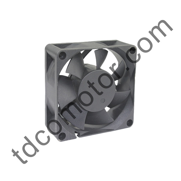 EC Axiální ventilátor 70x70x25 YZ-7025